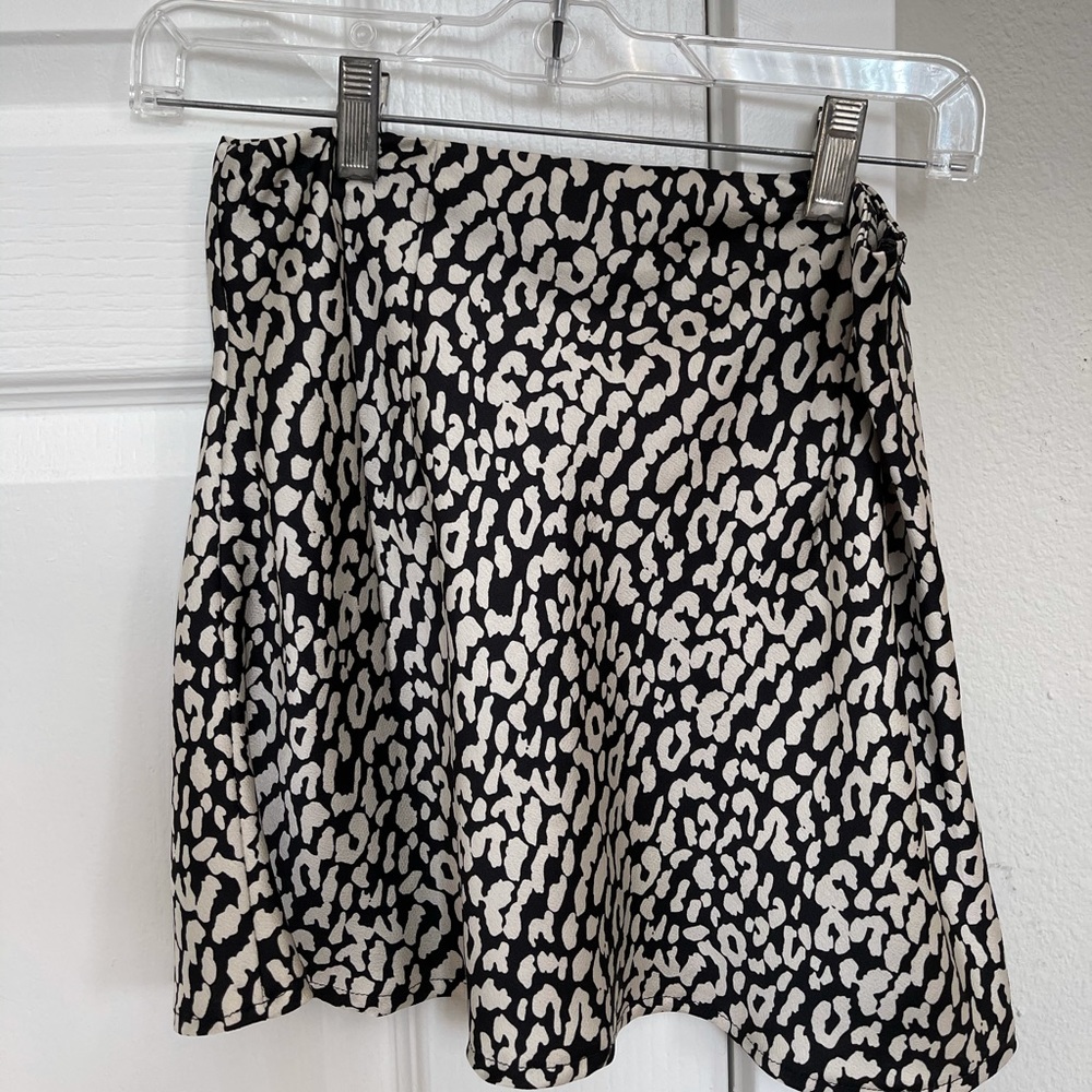 leapoard skirt